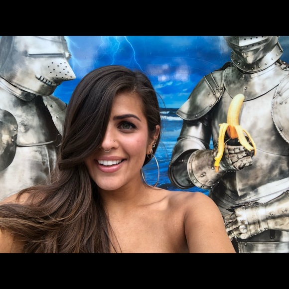 Meet your Posher, Christina - Picture 1 of 1